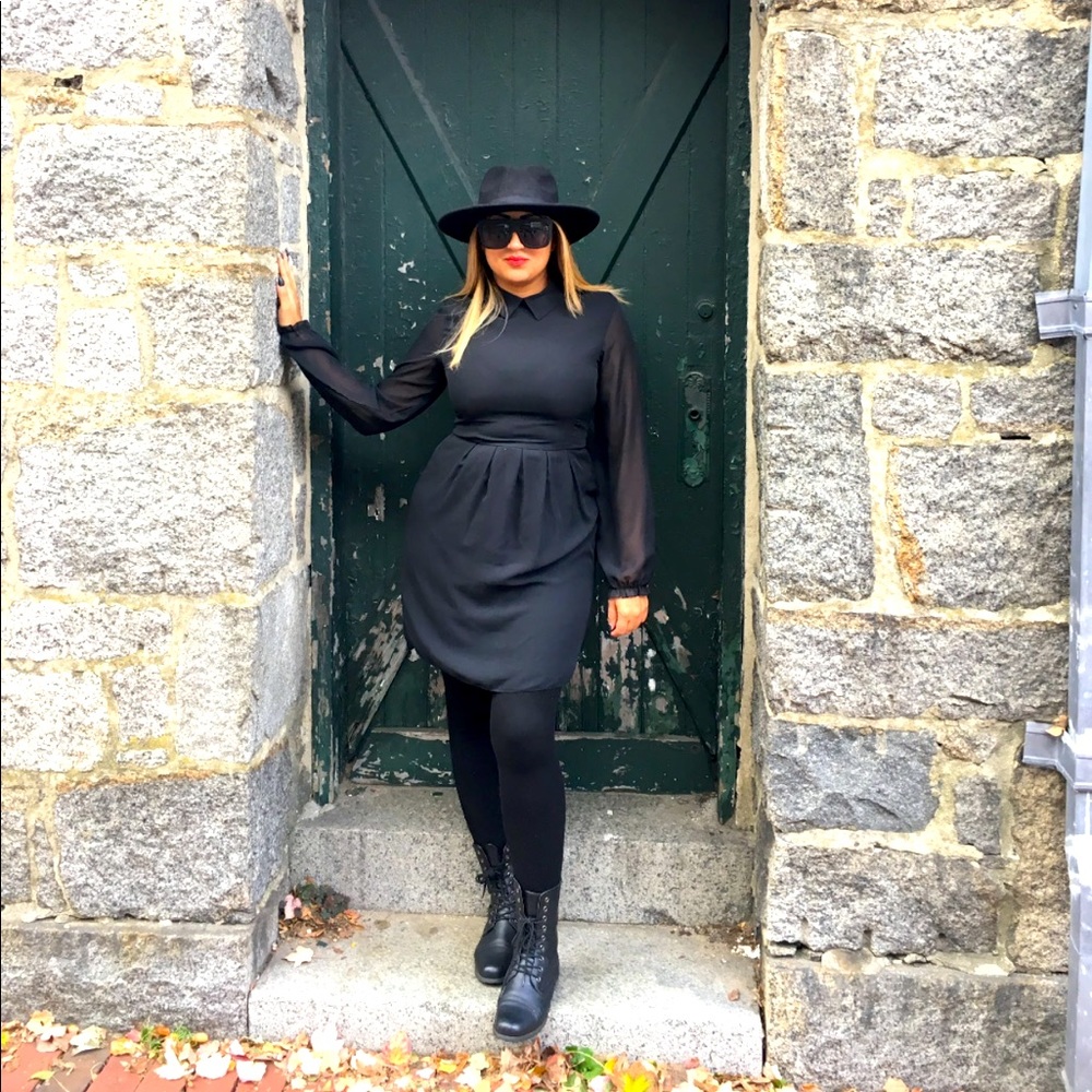 Great dress- black with collar. Perfect for dress up. Halloween.